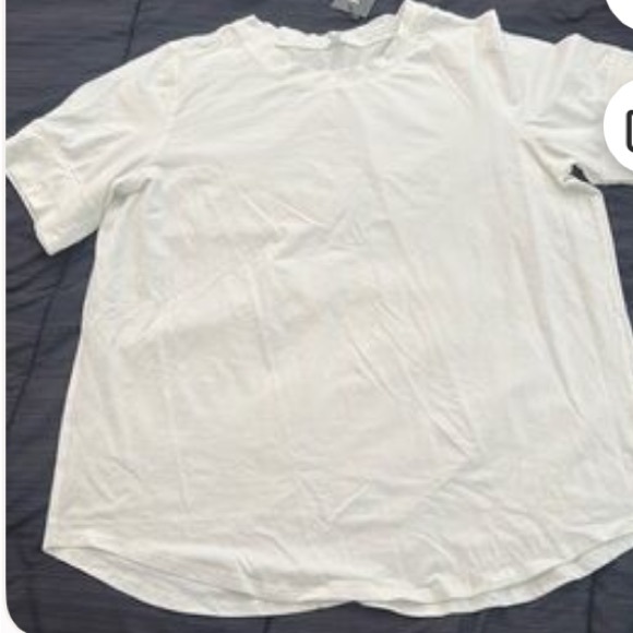 HIYIYEZI Short Sleeve Tee - Picture 5 of 5